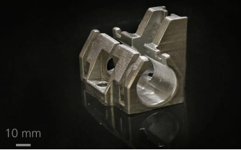 Linear guide titanium alloy stent manufactured by suspension gel casting process